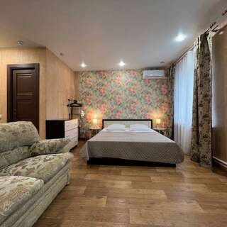 Гостиница Матрёшка Тольятти Стандарт Плюс с двуспальной кроватью и двуспальным диваном-1