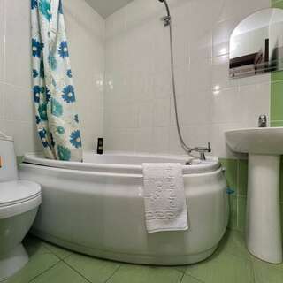 Гостиница Матрёшка Тольятти Стандарт Плюс с двуспальной кроватью и двуспальным диваном-5