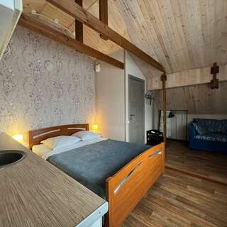 Гостиница Матрёшка Тольятти Стандарт с двуспальной кроватью и односпальным диваном-3