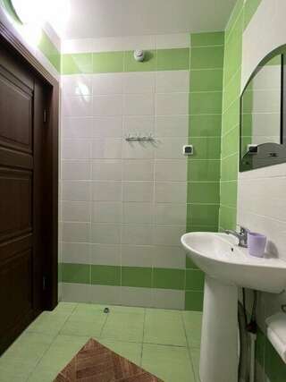 Гостиница Матрёшка Тольятти Классический трехместный номер-9